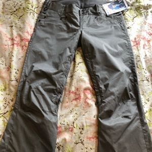 Women’s snowboarding pants